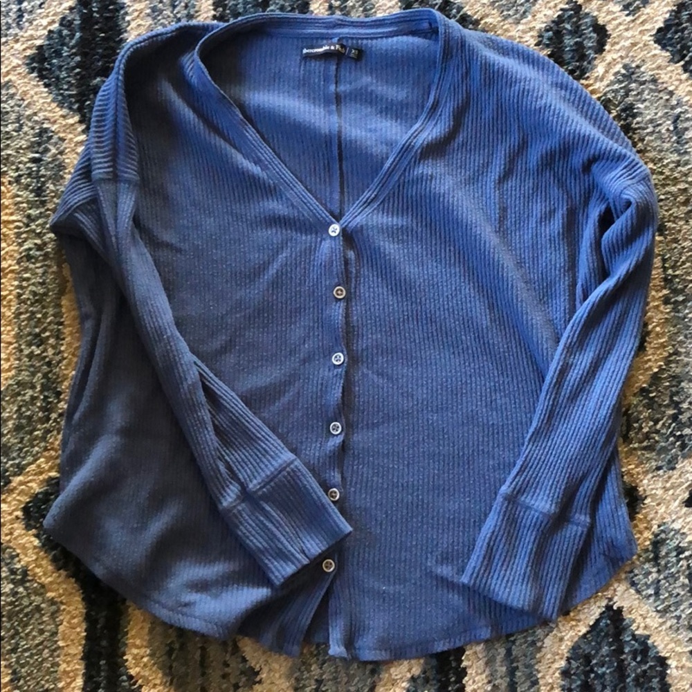 Button-up long sleeve shirt